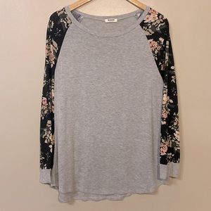 G Mini Floral Long Sleeve Grey Top Size Large Very Soft!
